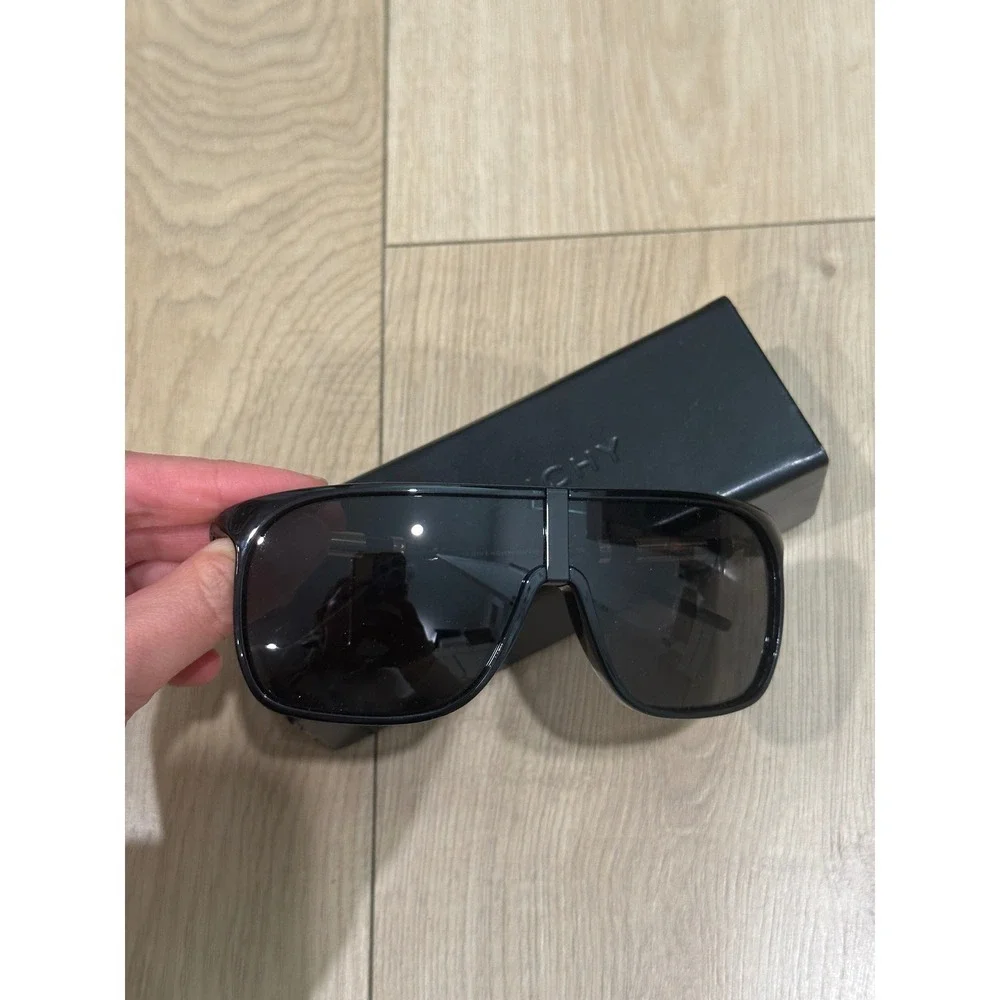 Givenchy sgv772 unisex